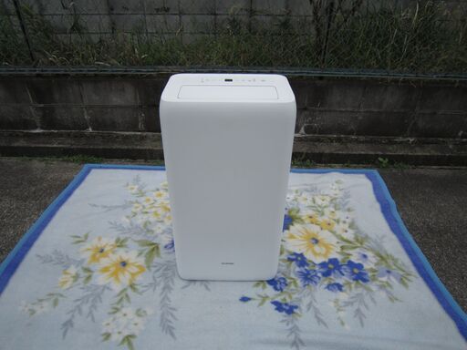 美品   アイリスオーヤマ   室内・家庭用　ポータブルクーラー  IPA-2822G 2022年製 冷房/送風/除湿  スポットクーラー