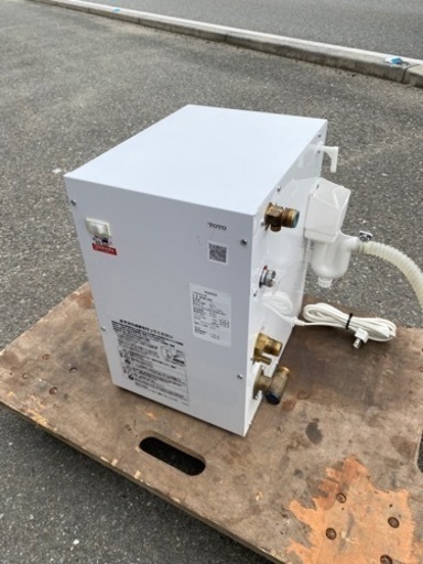☆中古品 TOTO 小型電気温水器 RESK12A2  温水器 厨房 厨房用品☆