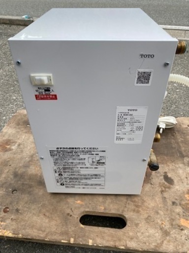 ☆中古品 TOTO 小型電気温水器 RESK12A2  温水器 厨房 厨房用品☆