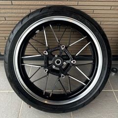車のパーツ タイヤ、ホイールの画像