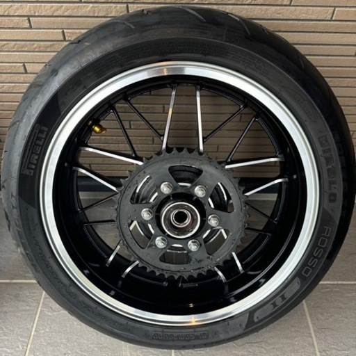 車のパーツ タイヤ、ホイール