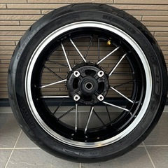 車のパーツ タイヤ、ホイールの画像