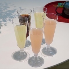 赤ワイングラス シャンパングラス ワイングラス 50個セット　150ml 使い捨て　堅いプラスチック シャンパングラス 赤ワイングラス パーティー、結婚式、ピクニック、バーベキュー、旅行、祝祭、お祝い、花瓶、同窓会、誕生日会、ホームパーティーの画像