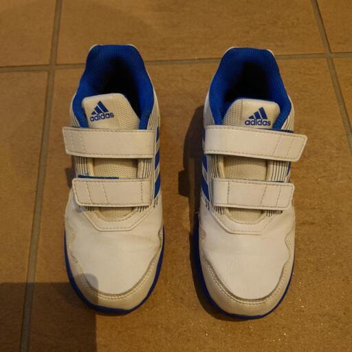 adidas　スニーカー