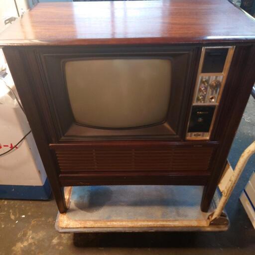 レトロ　テレビ　インテリア