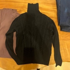 ワンピースとニットの画像