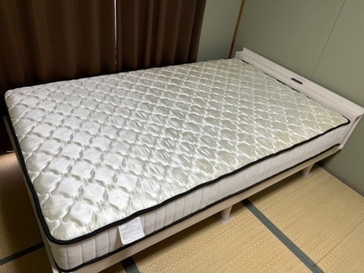 引き取り先決まりましたセミダブルベッド　10日だけ使用