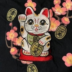 和柄招き猫刺繍入りTシャツの画像