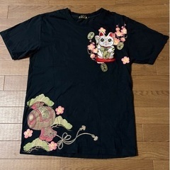 和柄招き猫刺繍入りTシャツ