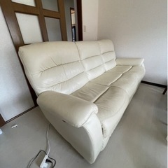 受け渡し予定者様決定 中古ニトリ電動リクライニングソファー