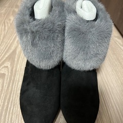 レディ用ブーツ　ふわふわアクセサリー付け　M size の画像