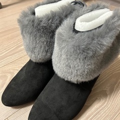 レディ用ブーツ　ふわふわアクセサリー付け　M size の画像