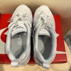 新品　22.5cm　NIKEスニーカーの画像