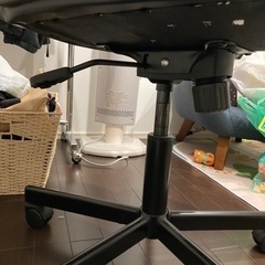 IKEAデスクチェア　黒の画像