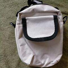 さらに値下げ！肩掛けポシェットの画像