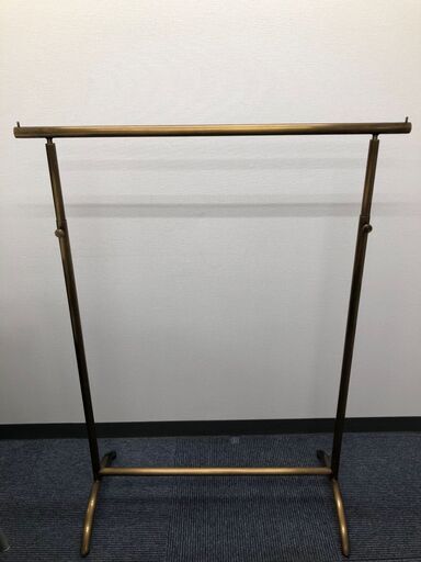 【 ハンガーラック（頑丈・組立なし完成品・高さ調整可・キャスター無し）】1台〜4台