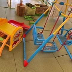 滑り台、2人用ブランコ

