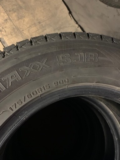 車のパーツ タイヤ、ホイール