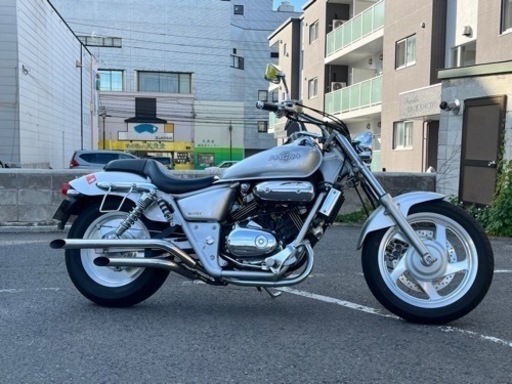 ホンダ | HONDA　Vツインマグナ 250| V-TWIN MAGNA キャブ車　シルバー2001年式