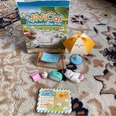 POP MART ViViCat Courtyard Serie...