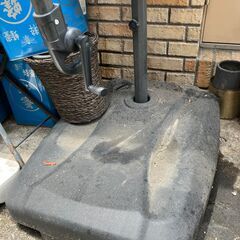 ０円祭り　のぼり・大型パラソルの重り（のぼりが２、パラソル１）