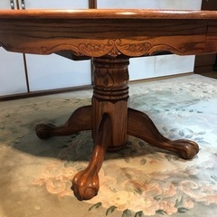 丸テーブル　スペイン製の画像