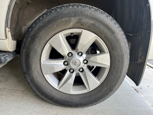 車のパーツ タイヤ、ホイール