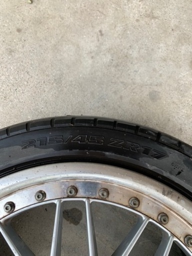 車のパーツ タイヤ、ホイール