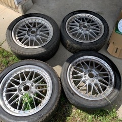 車のパーツ タイヤ、ホイール