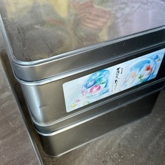 お菓子の缶
の画像