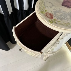 アンティークチェスト 
の画像