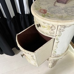アンティークチェスト 
の画像