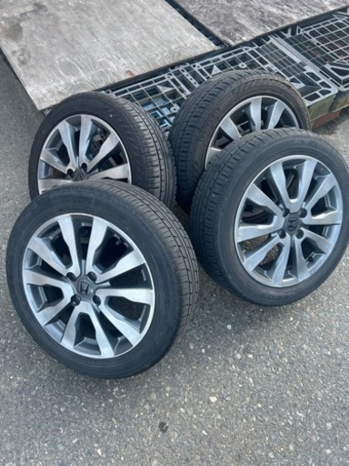 車のパーツ タイヤ、ホイール