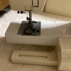 ジャノメ電動ミシン ケース付き
の画像
