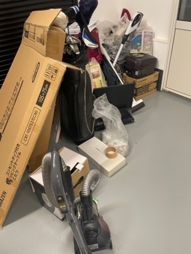 機械物、食器、酒、テレビ、雑貨、購入時200万ほどの絵画