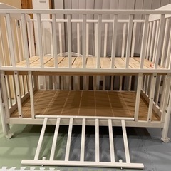 カトージ　ベビーベッド　の画像