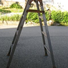  ★脚立  　　　高さ１２０ｃｍ　　中古