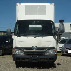 H26　トヨエース２ｔパネルバン　3人乗り　オートマ　室内灯２ケ　非常ブザー　AM/FMﾁｭｰﾅｰ　アイドリングストップ　ＡＢＳ　エアバック　キーレス　車幅灯　ラッシングレール2段　LOWルーフ　バックカメラ　　16897の画像