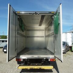H26　トヨエース２ｔパネルバン　3人乗り　オートマ　室内灯２ケ　非常ブザー　AM/FMﾁｭｰﾅｰ　アイドリングストップ　ＡＢＳ　エアバック　キーレス　車幅灯　ラッシングレール2段　LOWルーフ　バックカメラ　　16897の画像