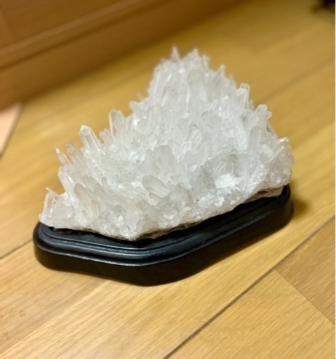 水晶　クラスター台座付き