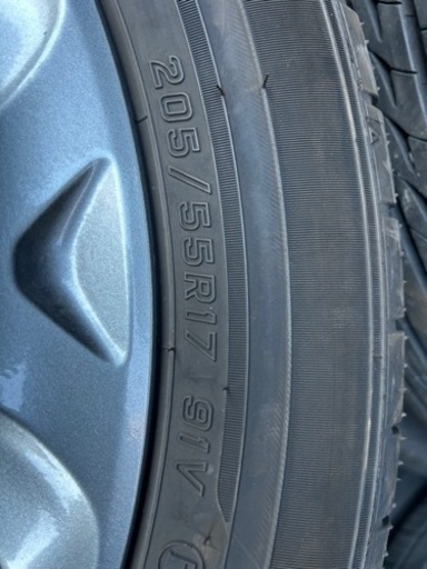 車のパーツ タイヤ、ホイール