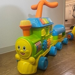 ブルーイン 3ステップ!へんしんトレイン ライド&ウォーカー  知育玩具の画像