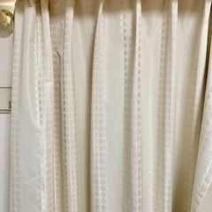 1級遮光カーテン　水玉　光沢感あるベージュの画像