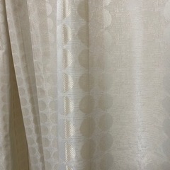 1級遮光カーテン　水玉　光沢感あるベージュの画像