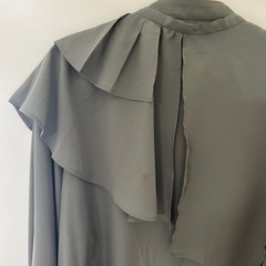 購入価格より半額　新品　ブージュドルージュ　3wayブラウス　襟取り外し可　　　　　試着のみ6,000→
半額辛いの画像