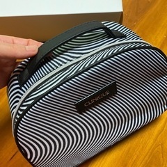 【値下げしました‼️】新品/箱付 クリニーク バニティポーチ（大きめサイズ）の画像