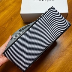【値下げしました‼️】新品/箱付 クリニーク バニティポーチ（大きめサイズ）の画像