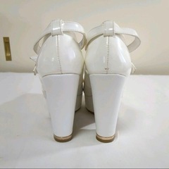 セシルマクビー　CECIL McBEE　パンプス　厚底　23cm　ストーム　白の画像