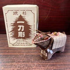 【新品未使用】焼杉一刀彫　干支置物　「丑」 うし　牛の置物　縁起...