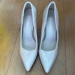パンプス　ベージュ